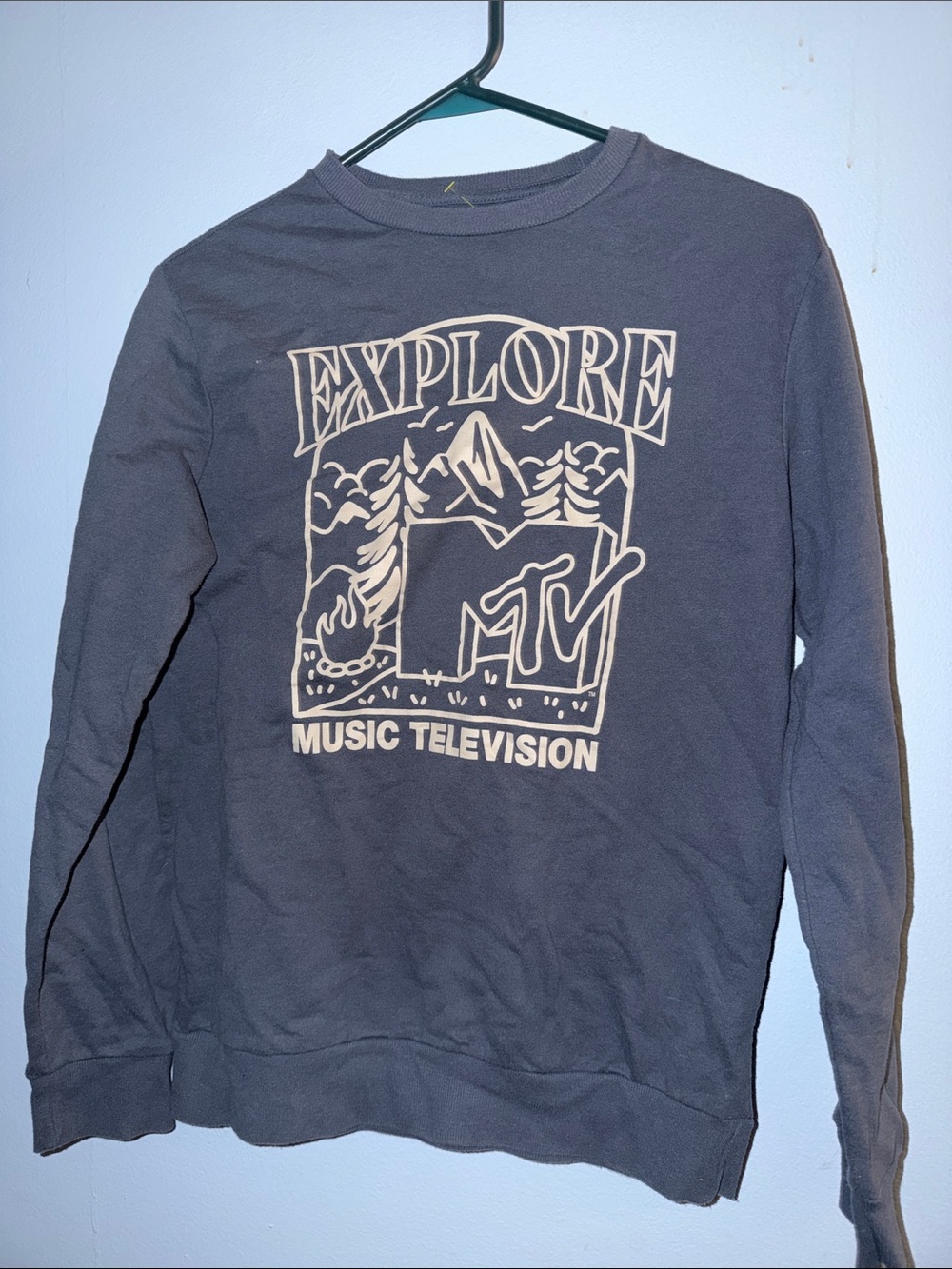 Men’s small MTV Crewneck Sweatshirt in Dark Navy with Cream Graphic